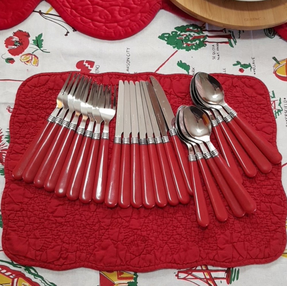 24 pc set red flatware